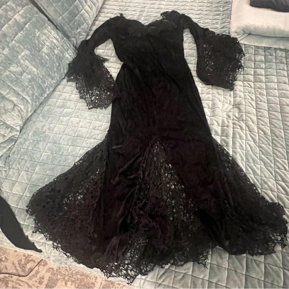 Vampire Black and Red Gothic Women's Costume - Picture 3 of 9